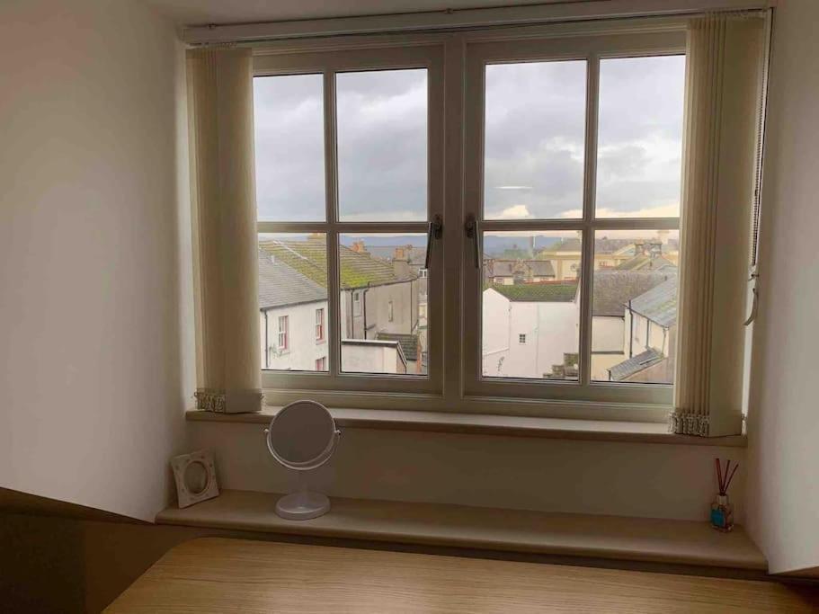 4 Bedroom House, Central ウルバーストン エクステリア 写真